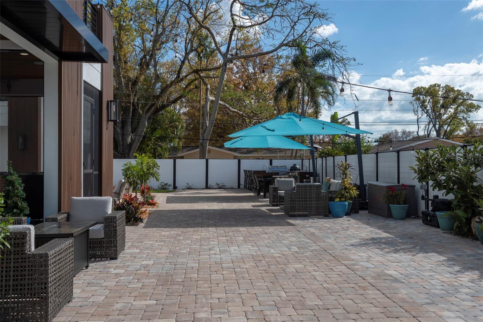 Listing photo id 48 for 4640 35th Avenue N