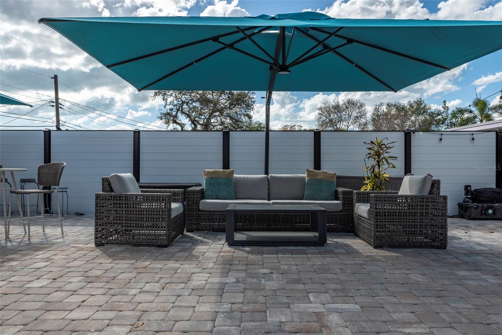 Listing photo id 49 for 4640 35th Avenue N