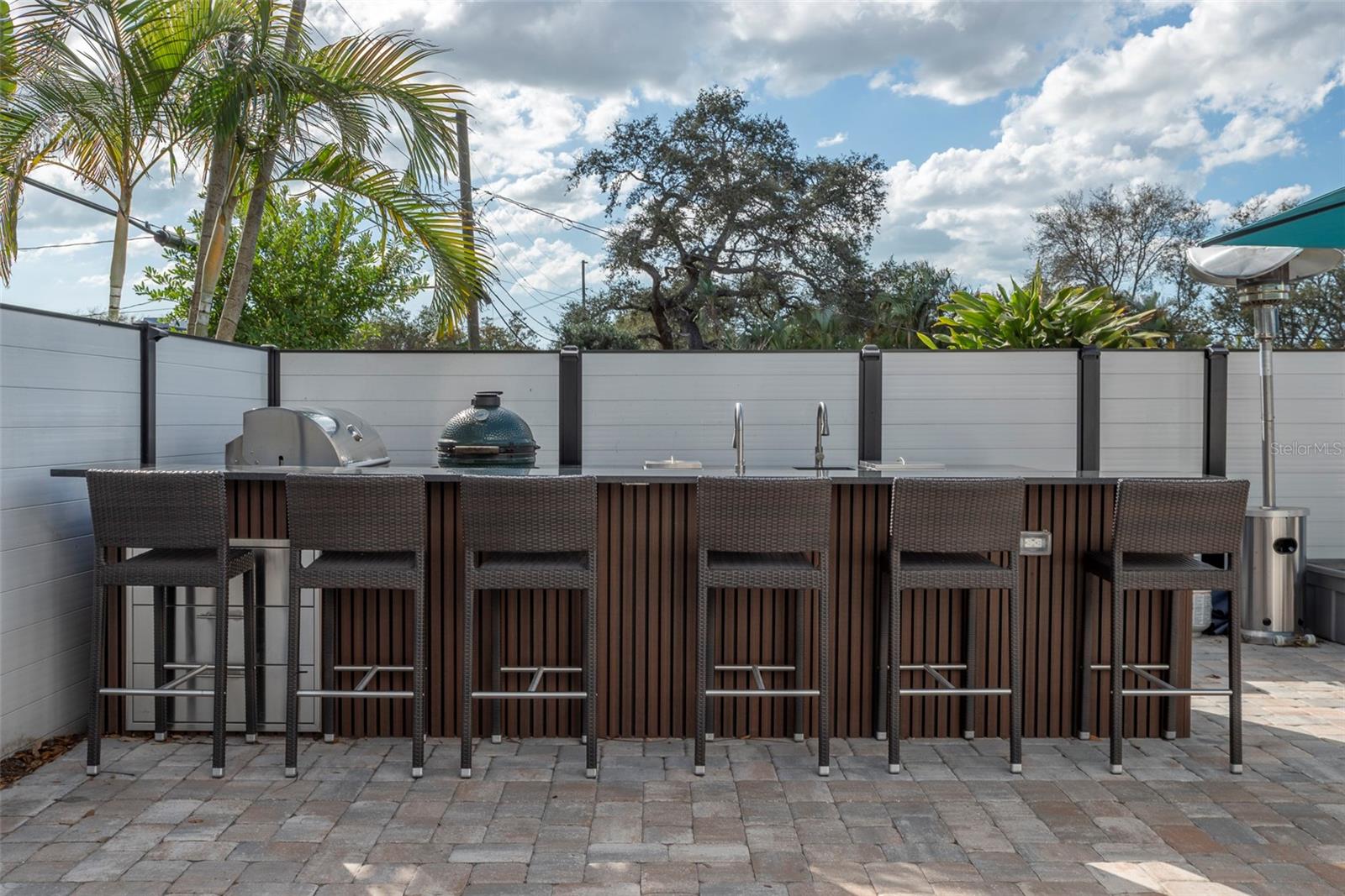 Listing photo id 52 for 4640 35th Avenue N