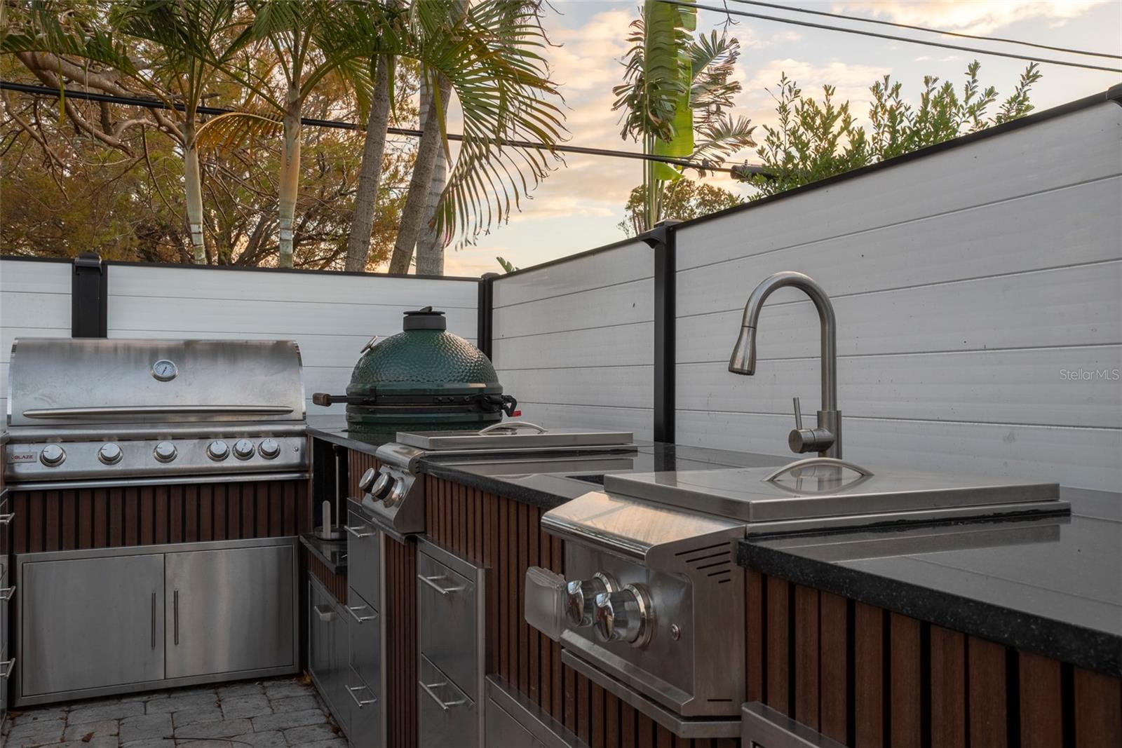 Listing photo id 54 for 4640 35th Avenue N