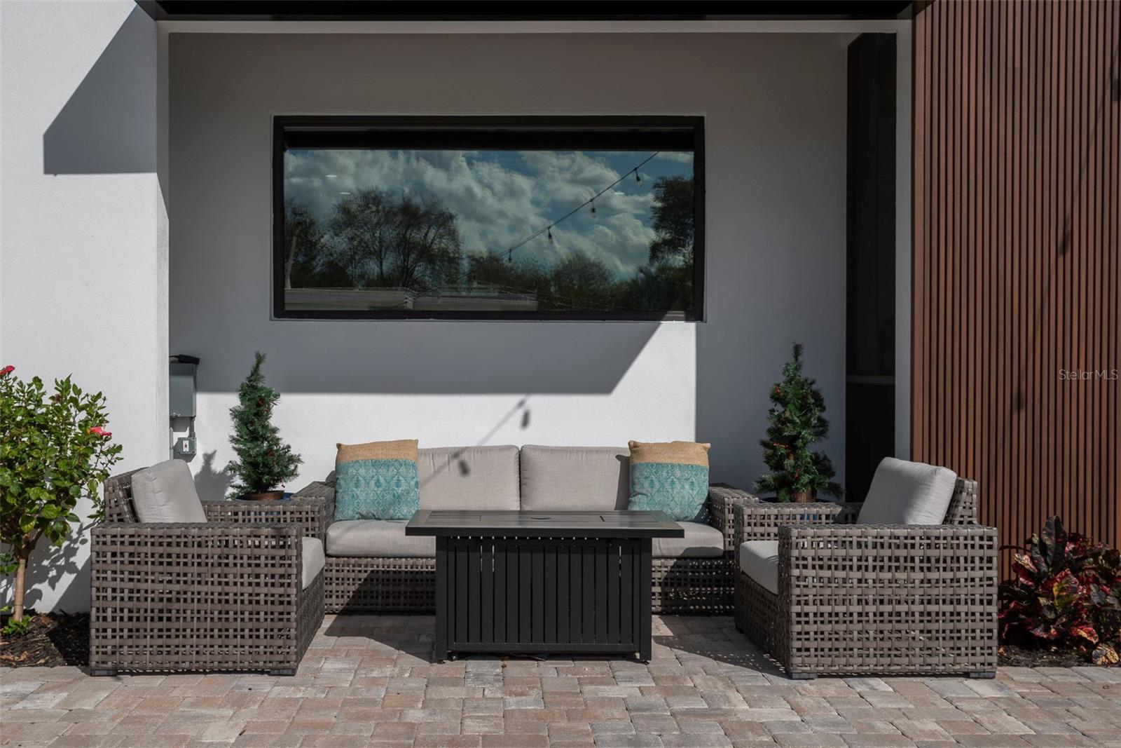 Listing photo id 55 for 4640 35th Avenue N