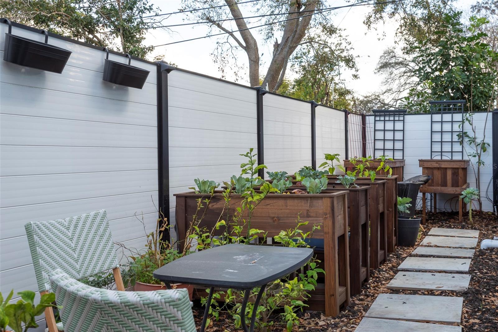 Listing photo id 56 for 4640 35th Avenue N