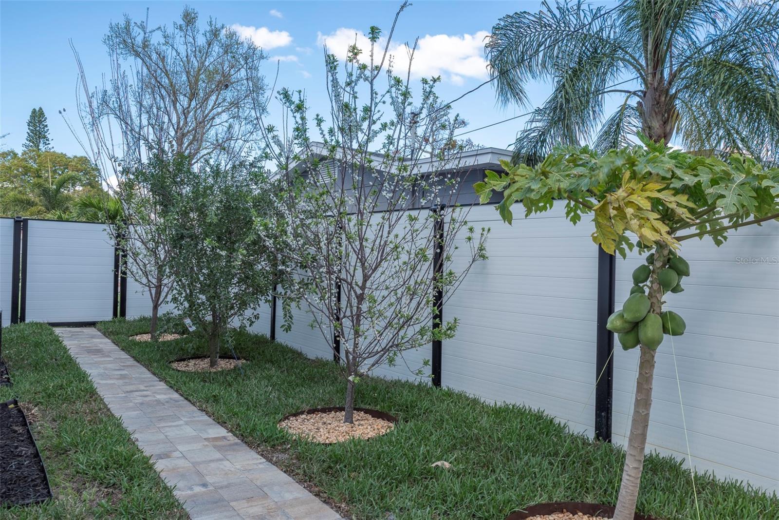 Listing photo id 57 for 4640 35th Avenue N