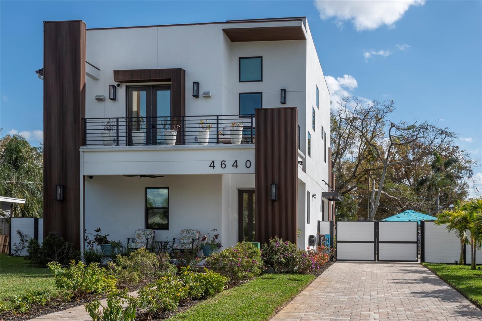 Listing photo id 59 for 4640 35th Avenue N