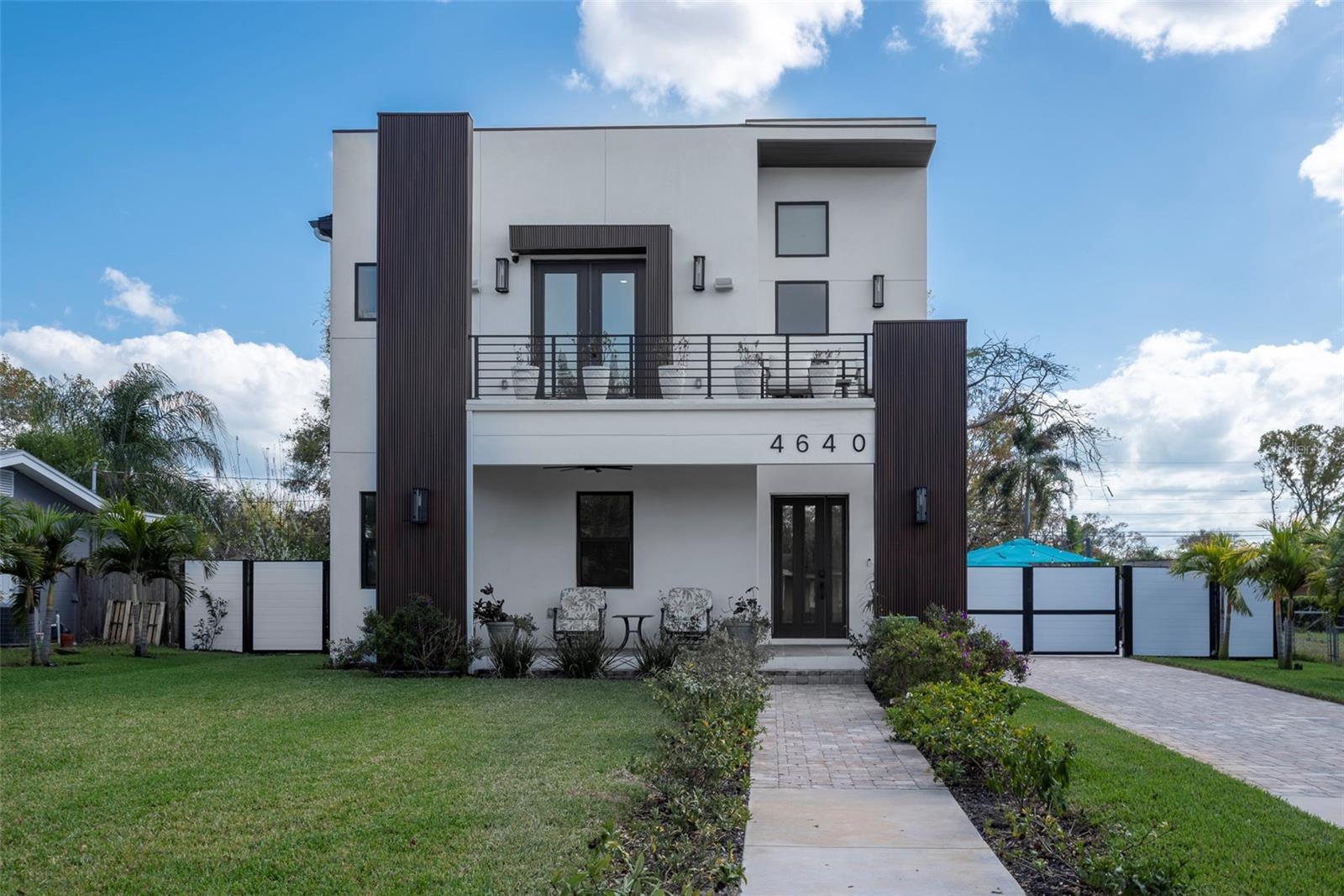 Listing photo id 61 for 4640 35th Avenue N