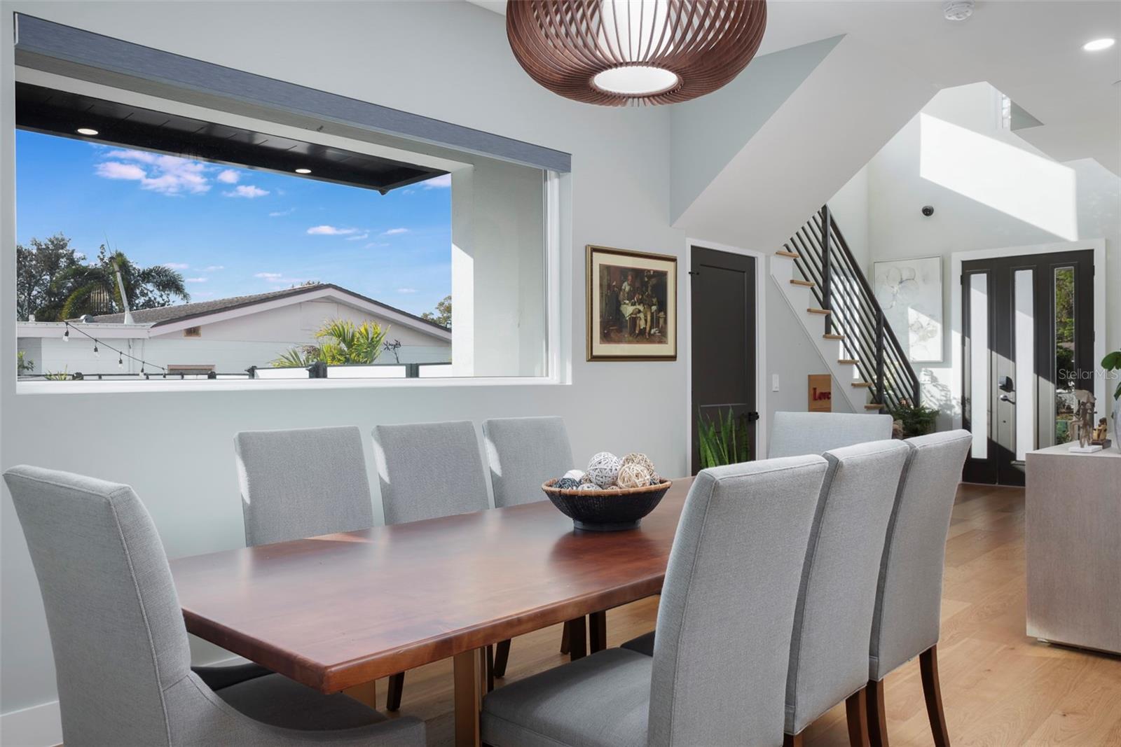 Listing photo id 5 for 4640 35th Avenue N