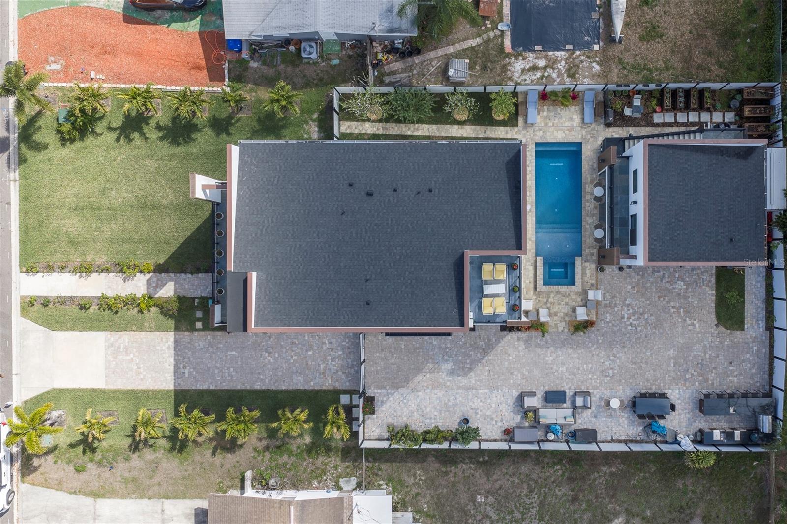 Listing photo id 68 for 4640 35th Avenue N