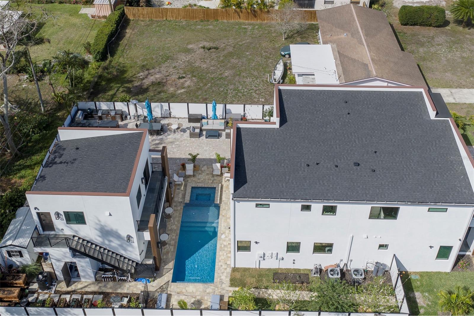 Listing photo id 70 for 4640 35th Avenue N