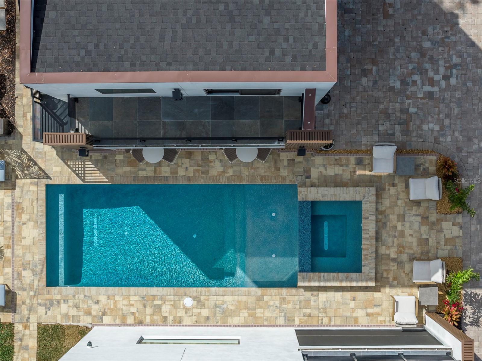 Listing photo id 71 for 4640 35th Avenue N