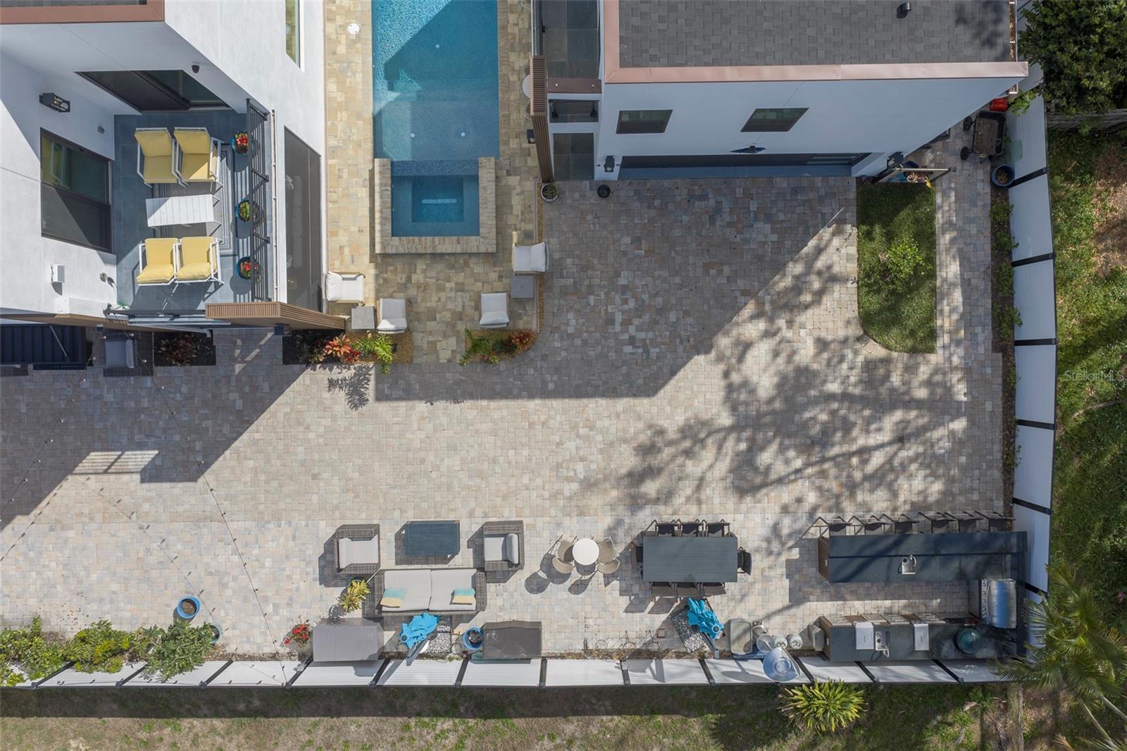 Listing photo id 72 for 4640 35th Avenue N