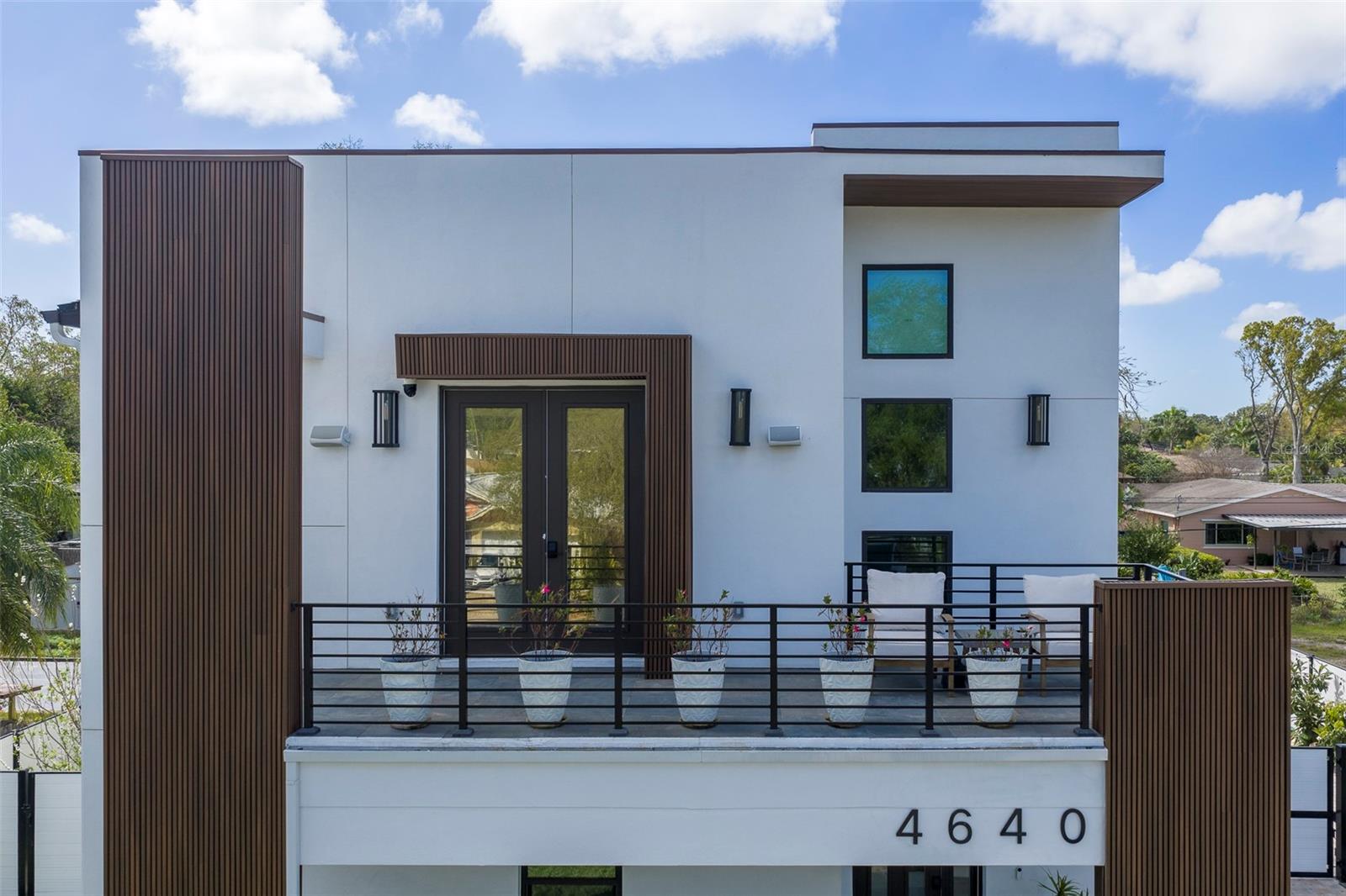 Listing photo id 74 for 4640 35th Avenue N