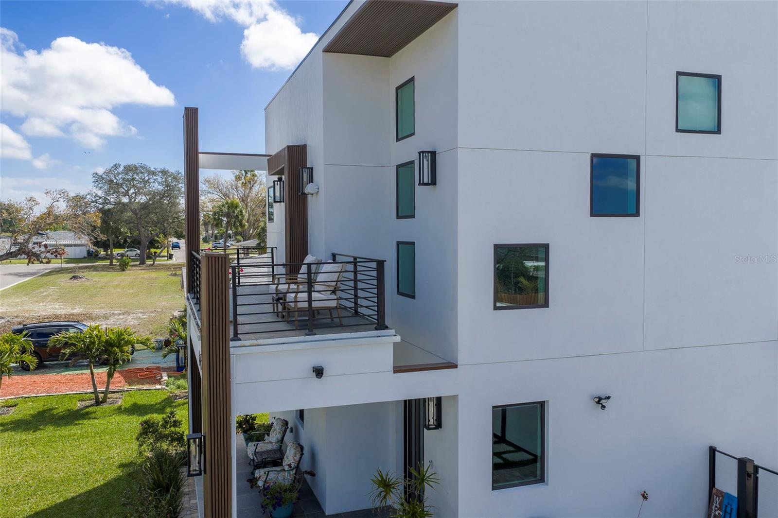 Listing photo id 75 for 4640 35th Avenue N