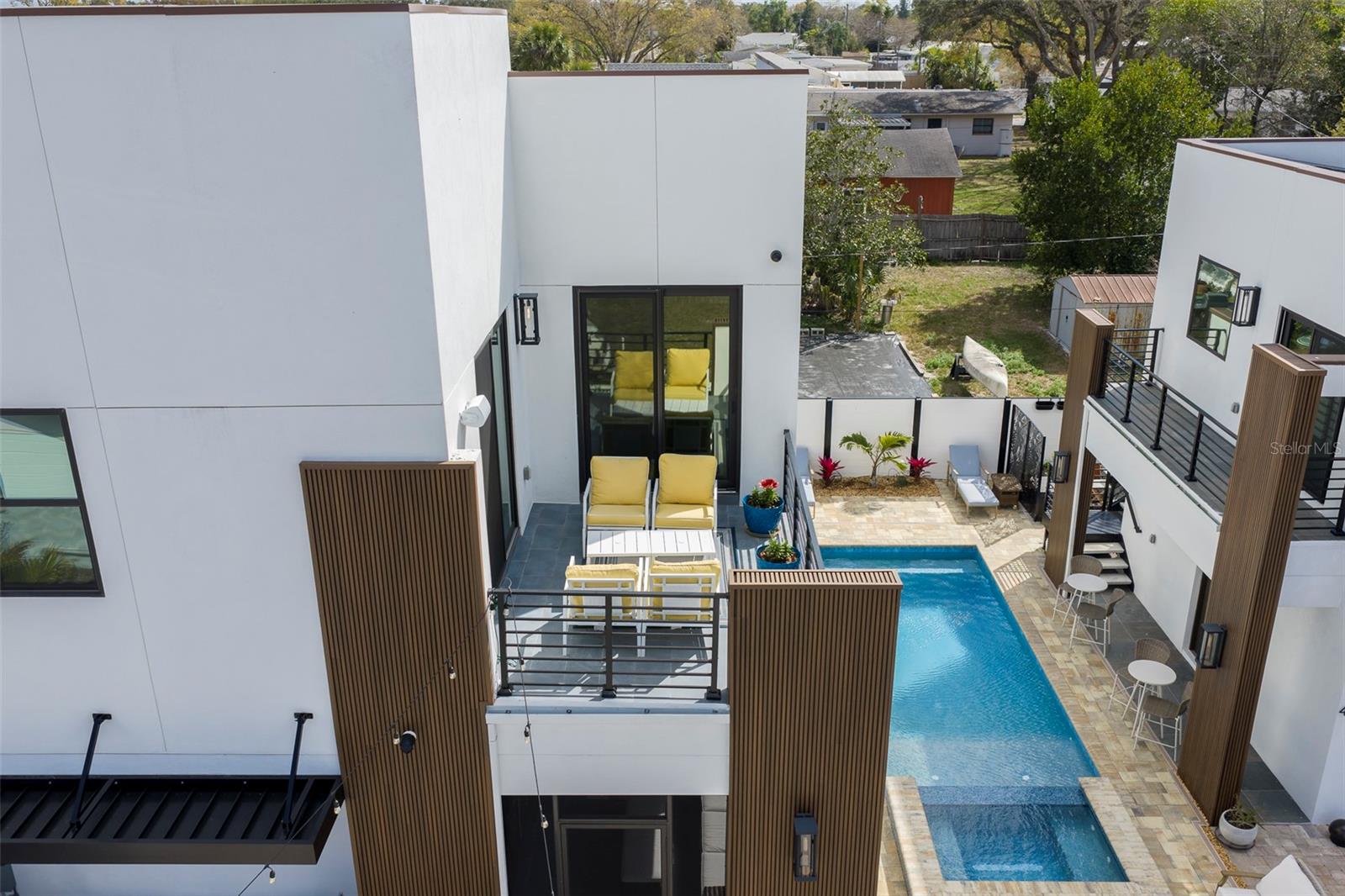 Listing photo id 76 for 4640 35th Avenue N