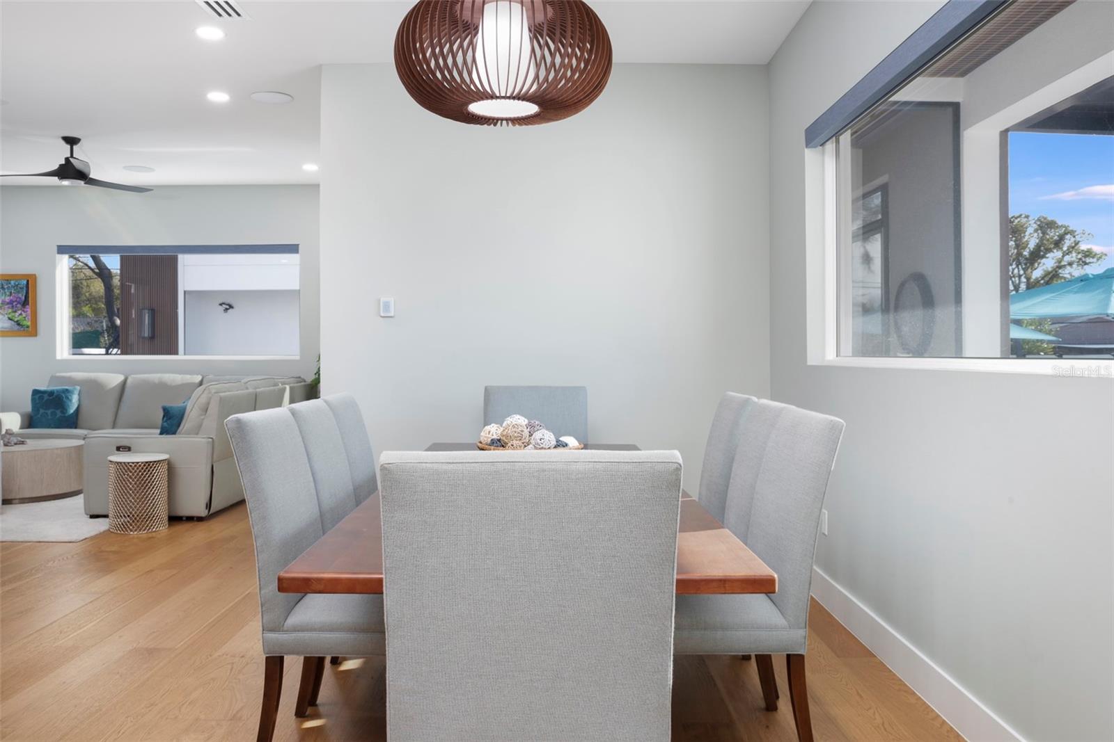 Listing photo id 6 for 4640 35th Avenue N