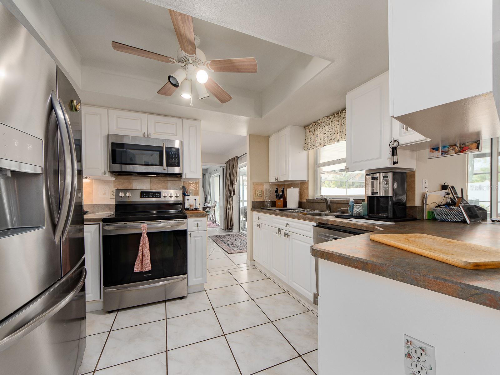 Listing photo id 8 for 14370 91st Avenue