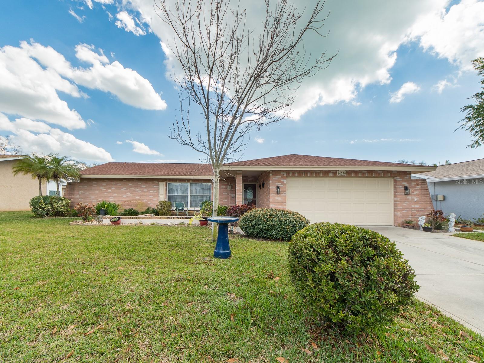 Listing photo id 0 for 14370 91st Avenue