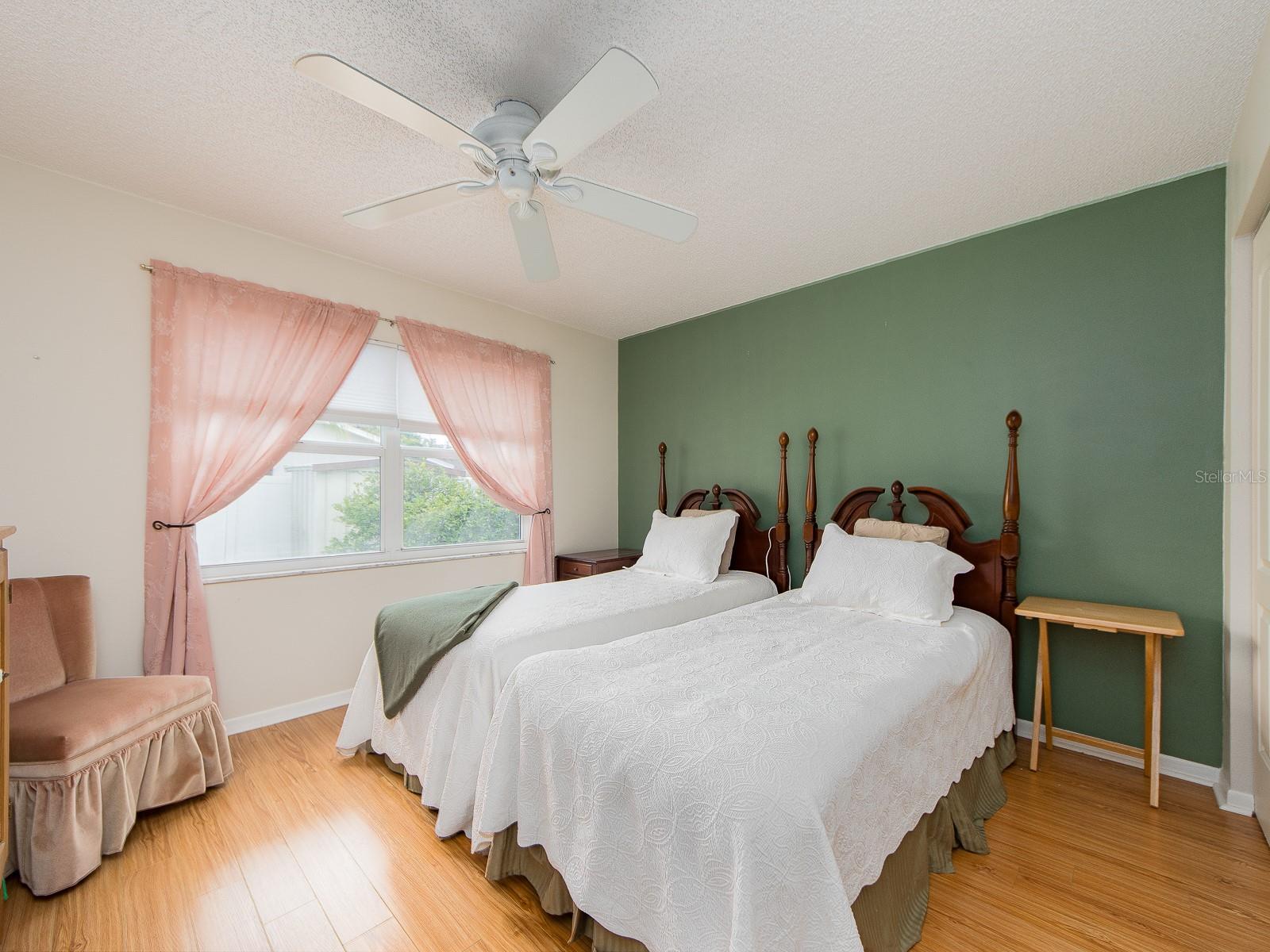 Listing photo id 21 for 14370 91st Avenue