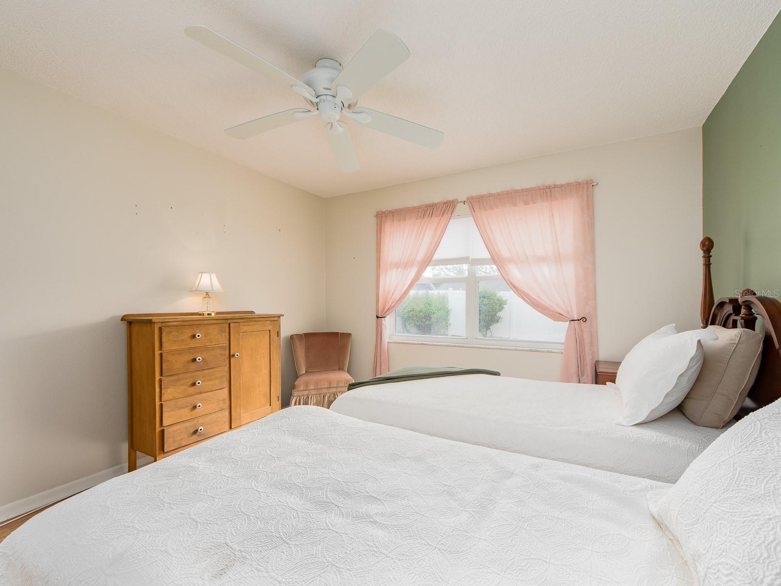 Listing photo id 23 for 14370 91st Avenue