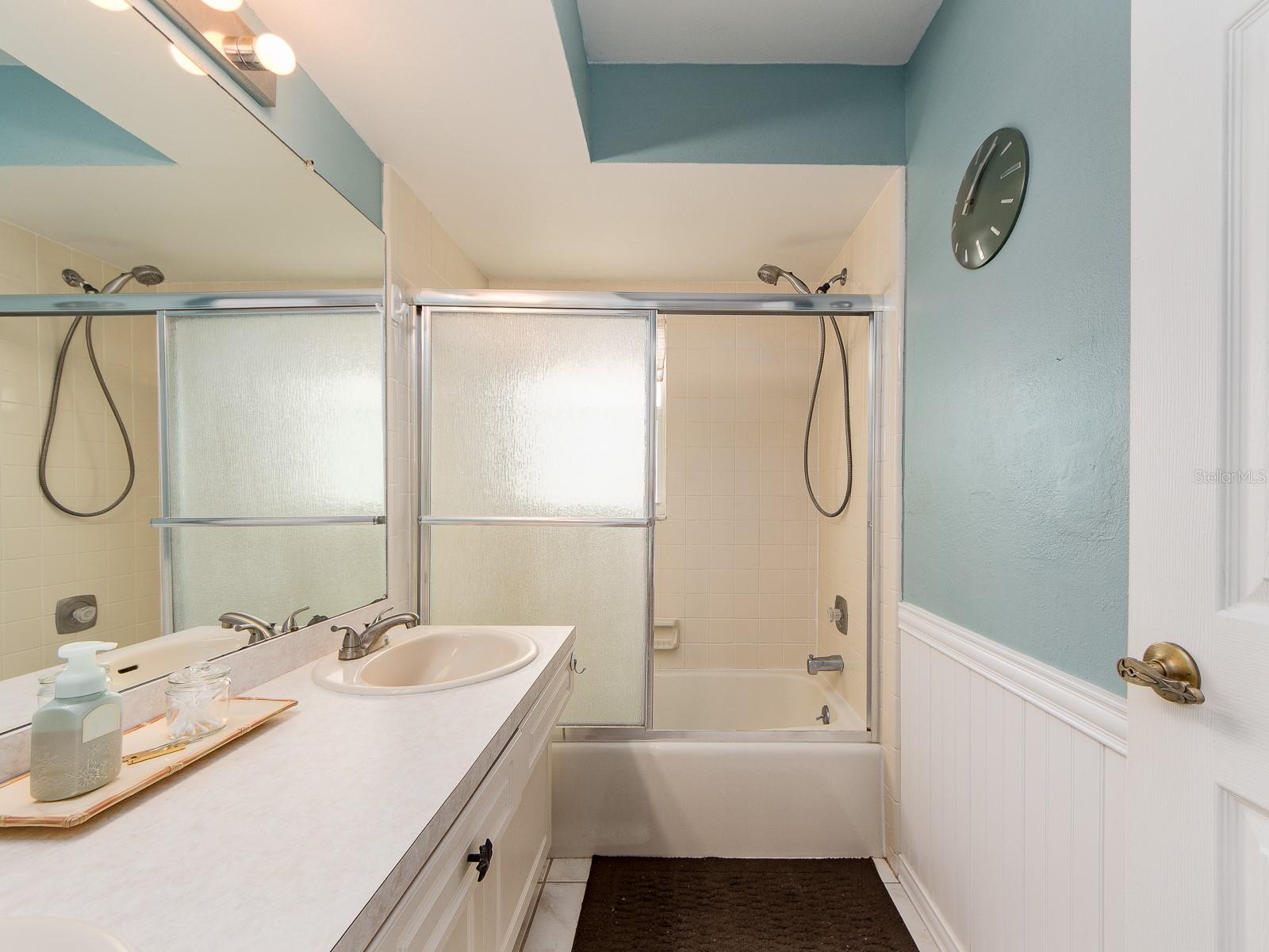 Listing photo id 25 for 14370 91st Avenue