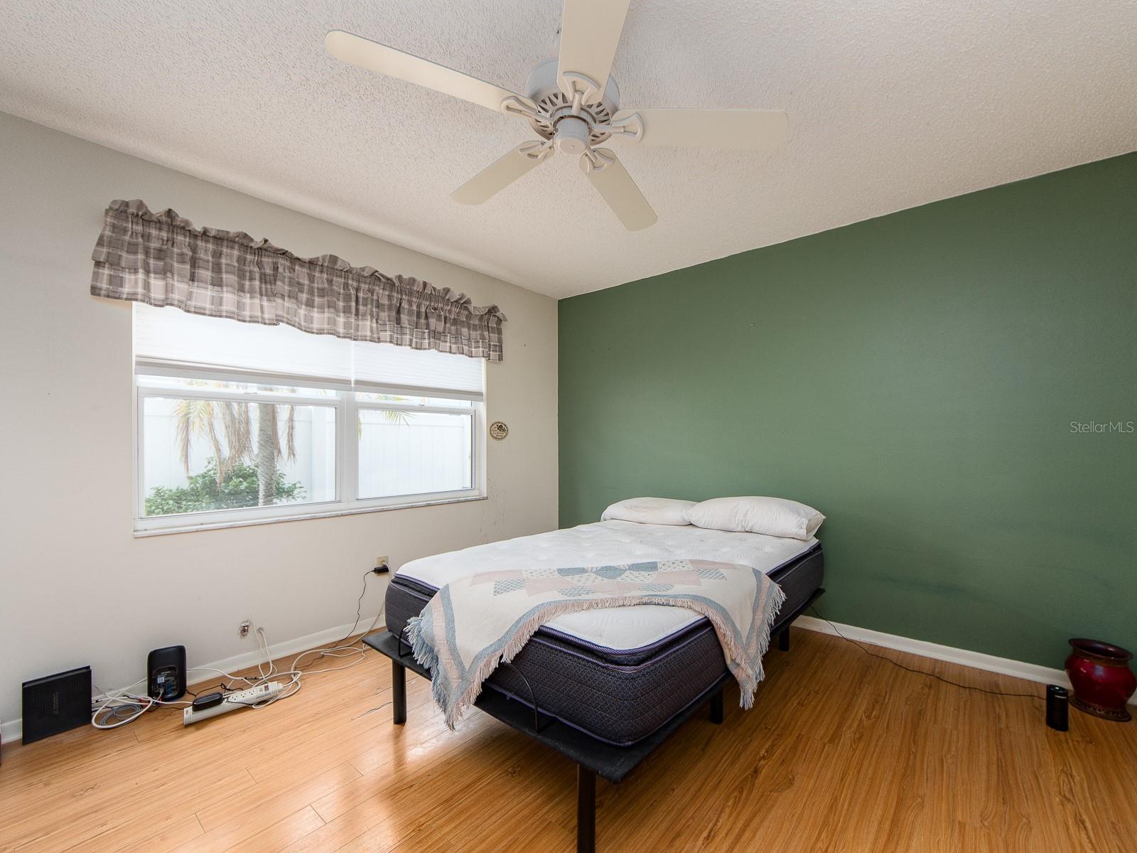 Listing photo id 26 for 14370 91st Avenue