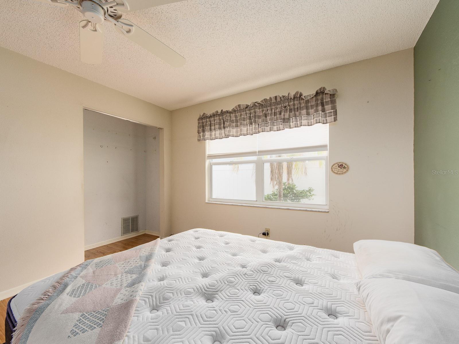 Listing photo id 27 for 14370 91st Avenue