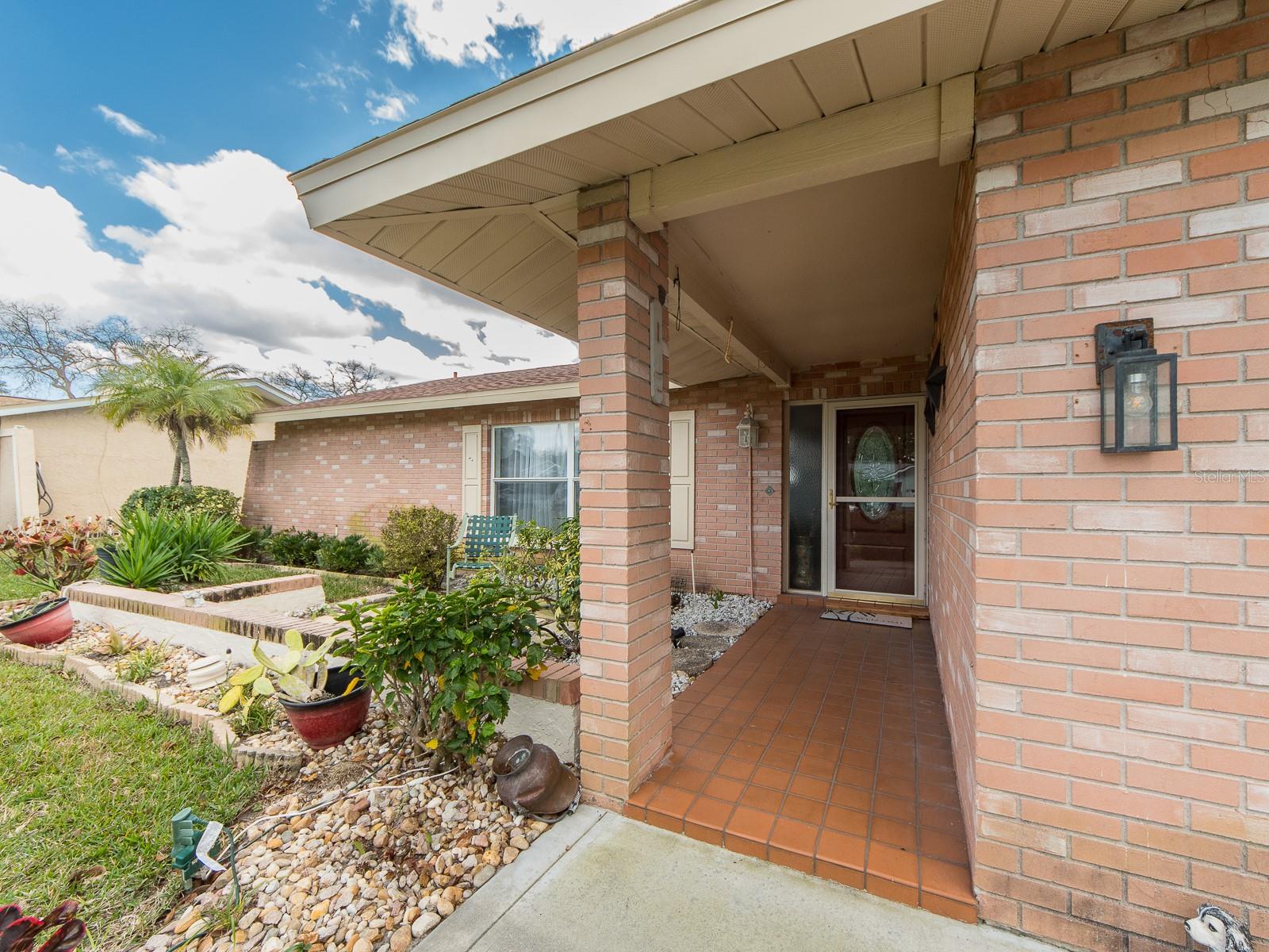 Listing photo id 1 for 14370 91st Avenue