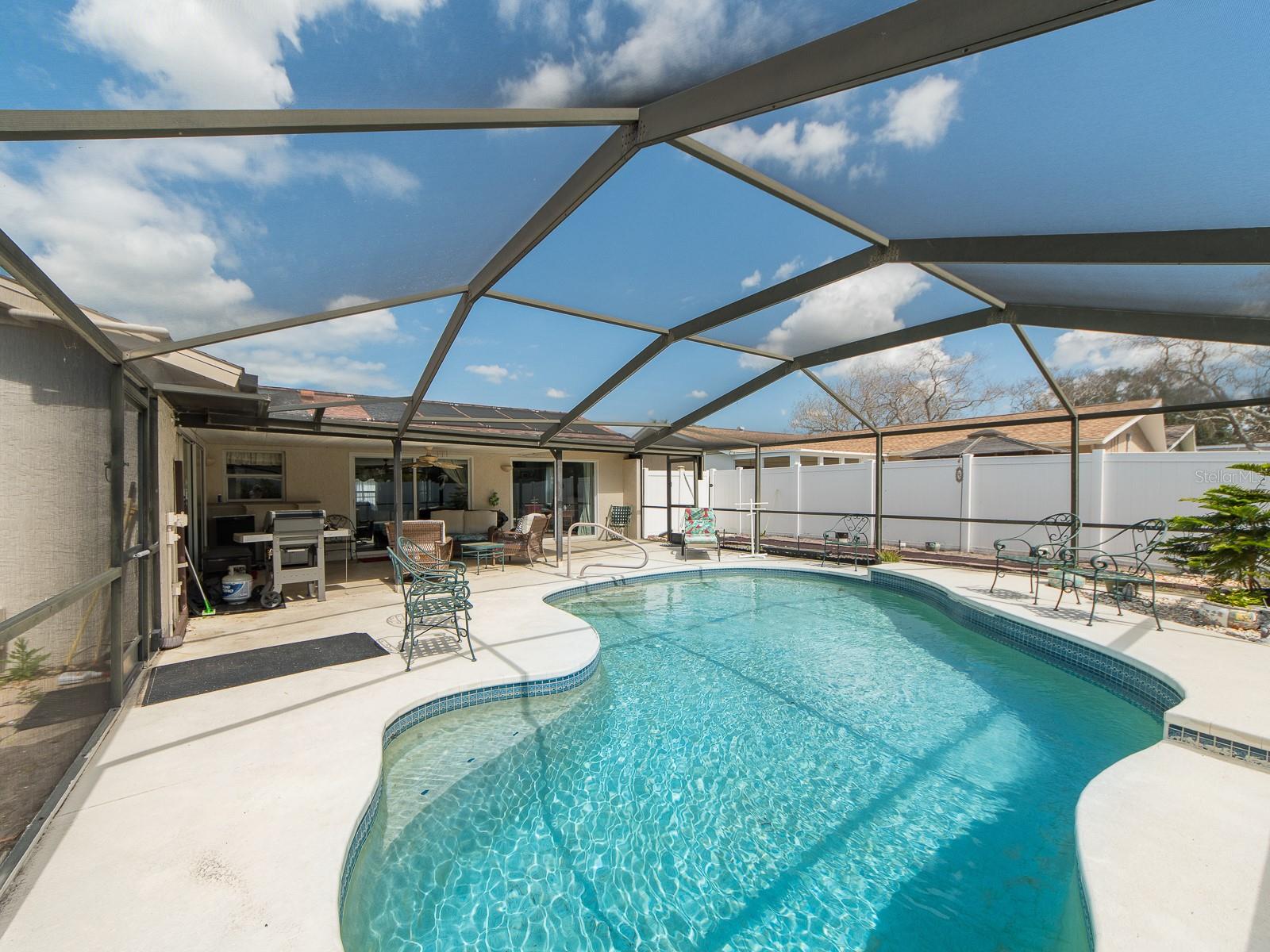 Listing photo id 31 for 14370 91st Avenue