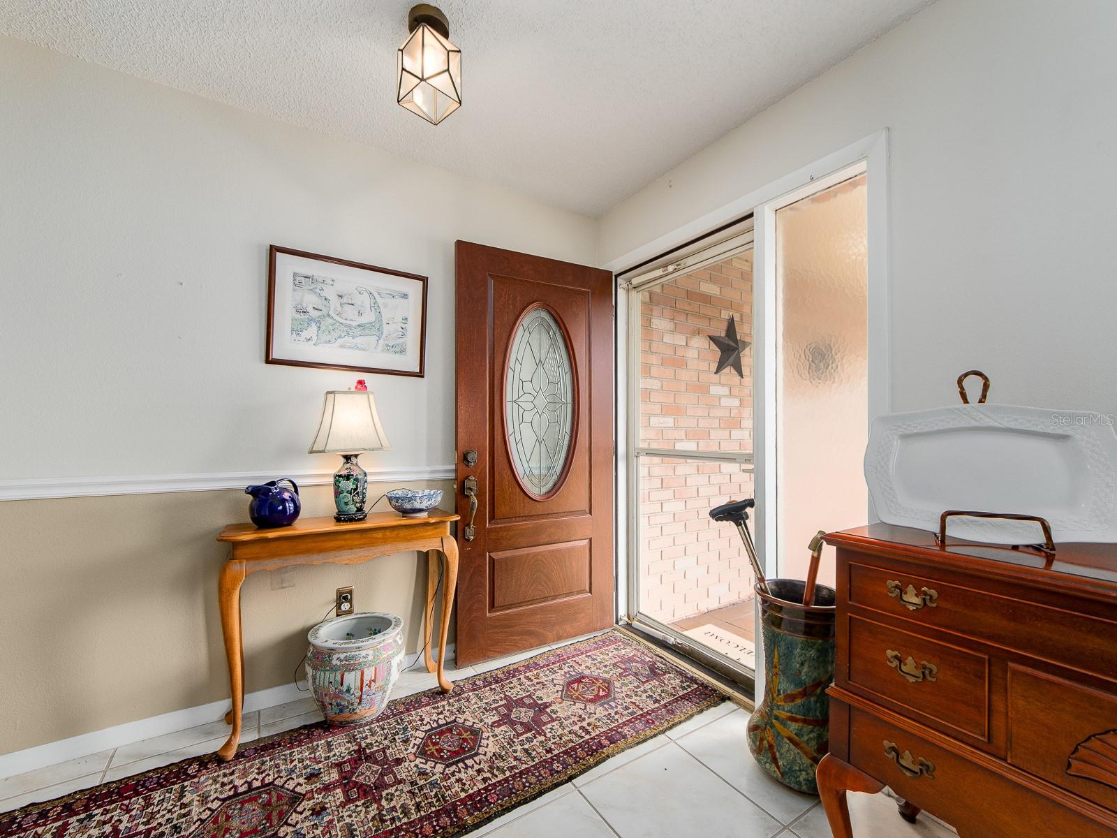 Listing photo id 2 for 14370 91st Avenue