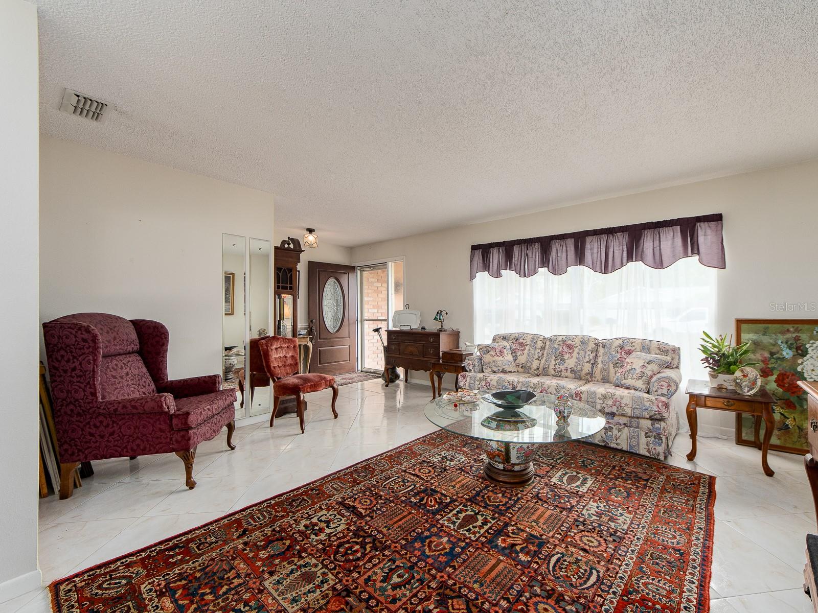 Listing photo id 4 for 14370 91st Avenue