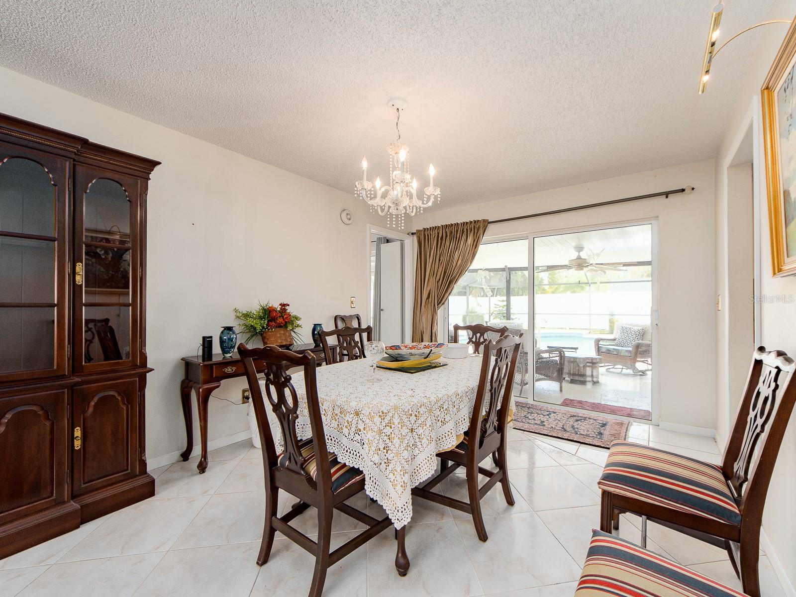 Listing photo id 6 for 14370 91st Avenue