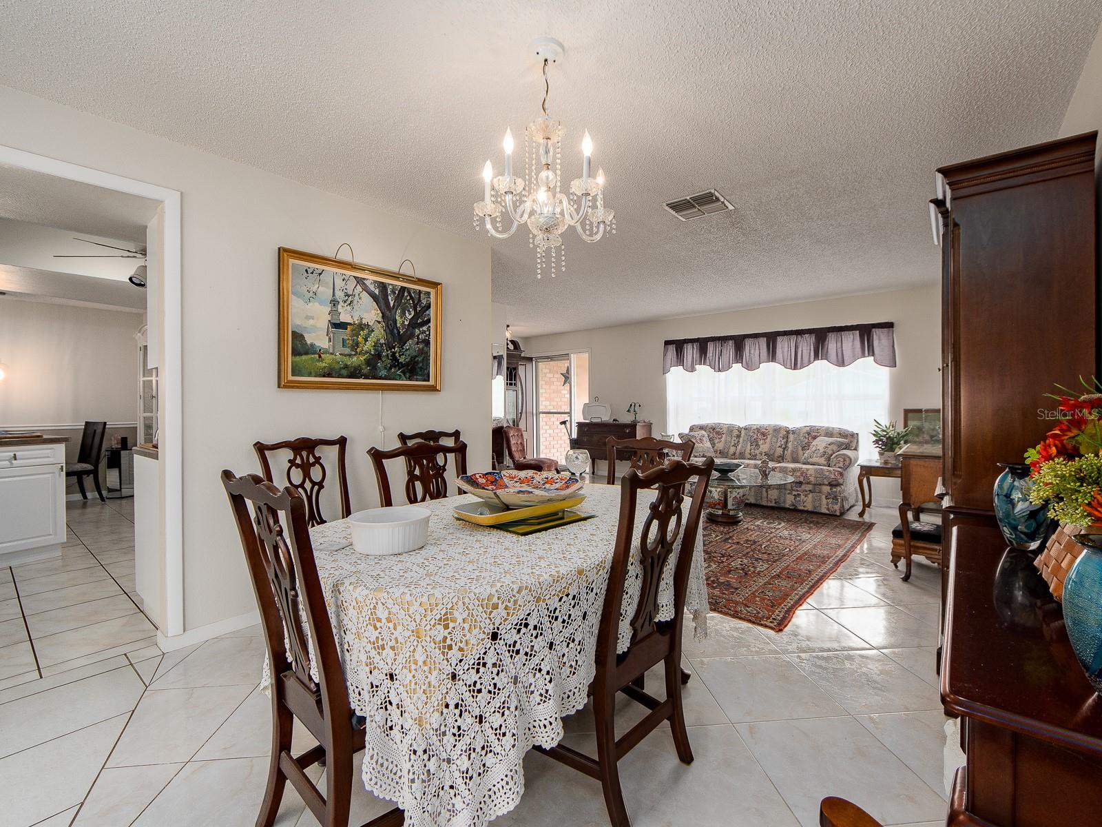 Listing photo id 7 for 14370 91st Avenue