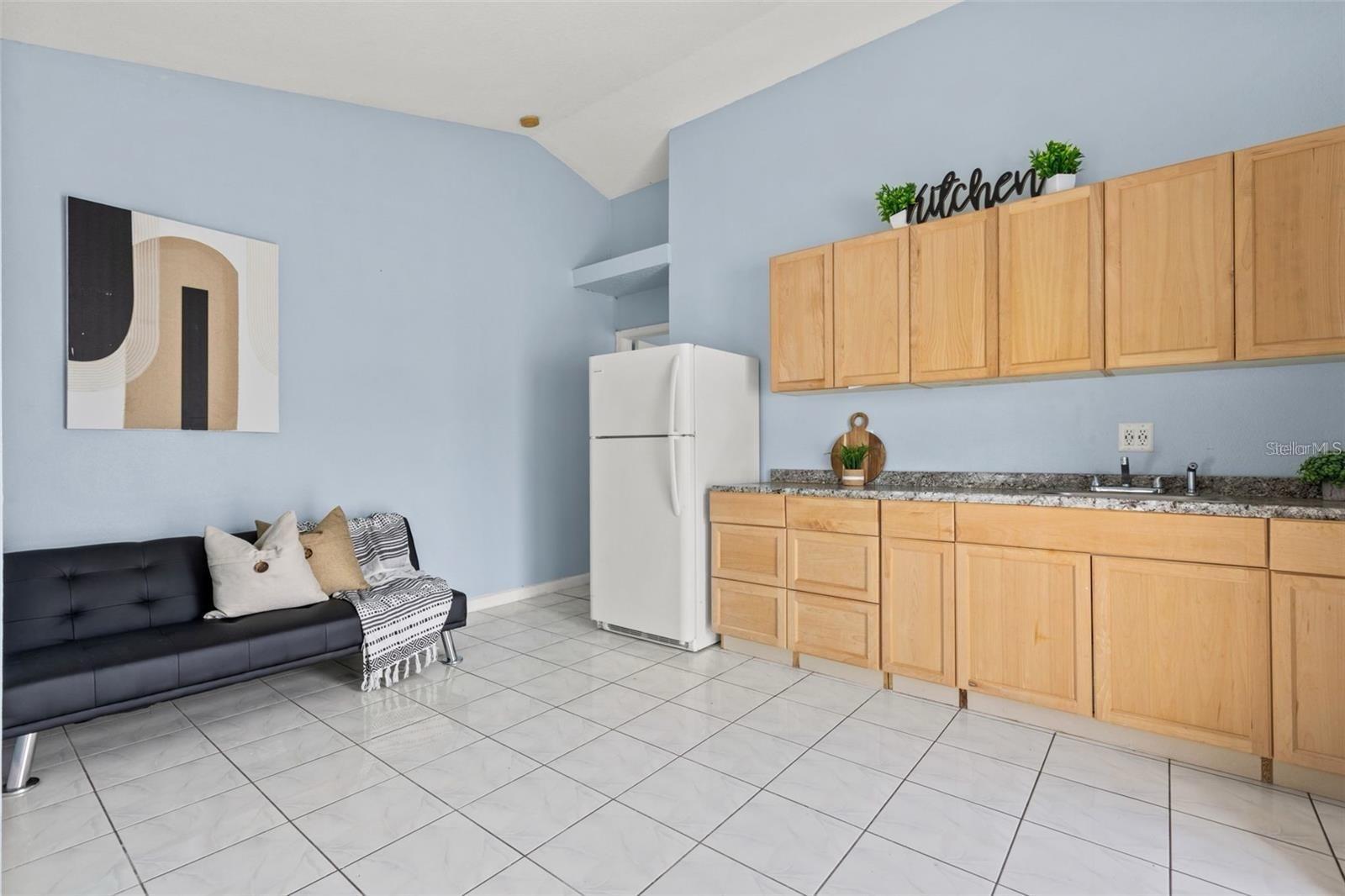 Listing photo id 12 for 5102 Macdill Avenue