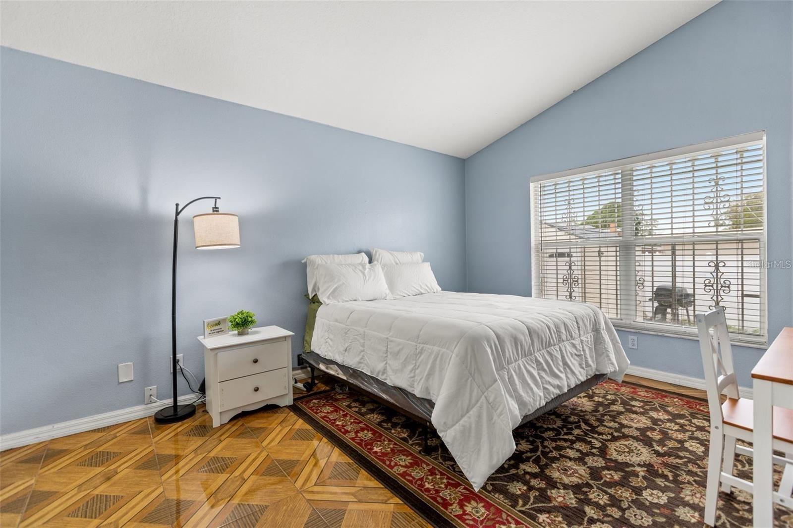 Listing photo id 13 for 5102 Macdill Avenue