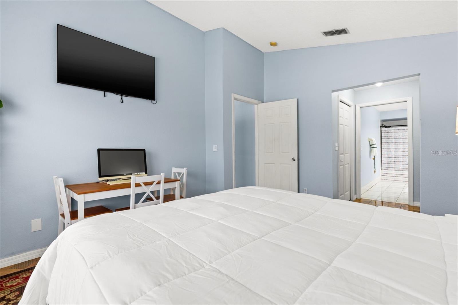 Listing photo id 14 for 5102 Macdill Avenue