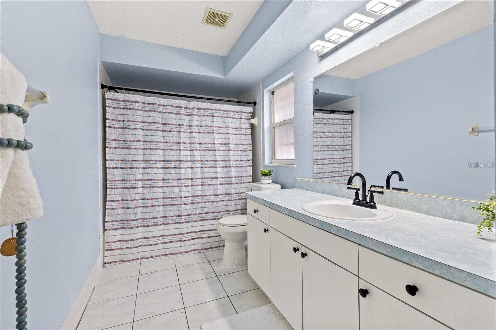 Listing photo id 15 for 5102 Macdill Avenue