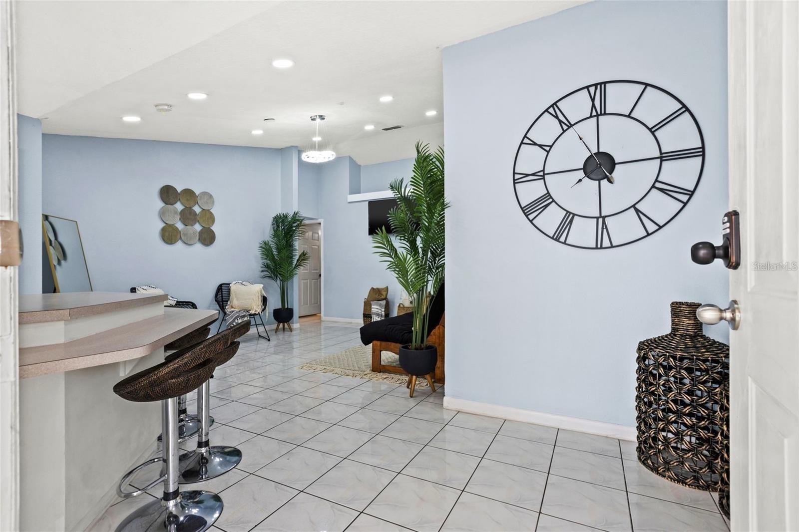 Listing photo id 1 for 5102 Macdill Avenue