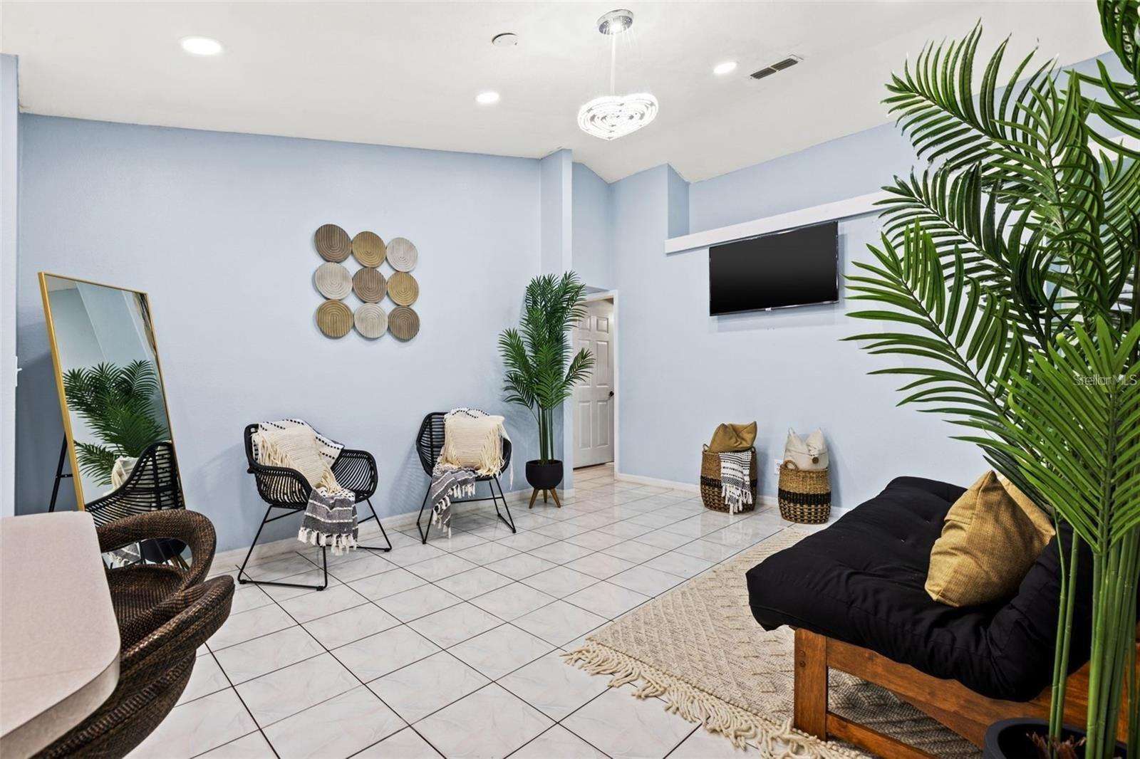 Listing photo id 2 for 5102 Macdill Avenue