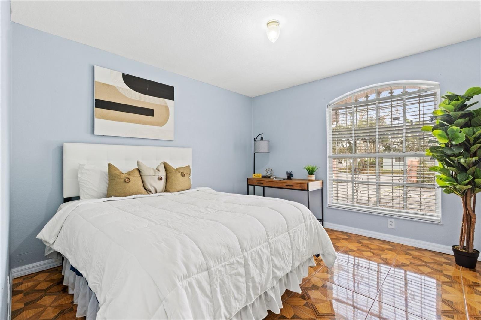 Listing photo id 7 for 5102 Macdill Avenue