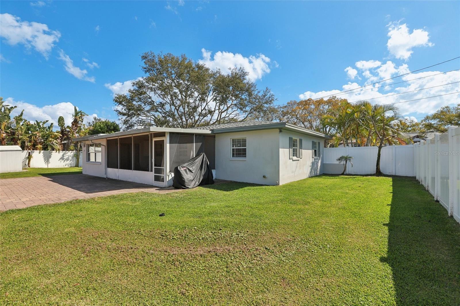 Image 15 of 26 For 699 Pinellas Point Drive S