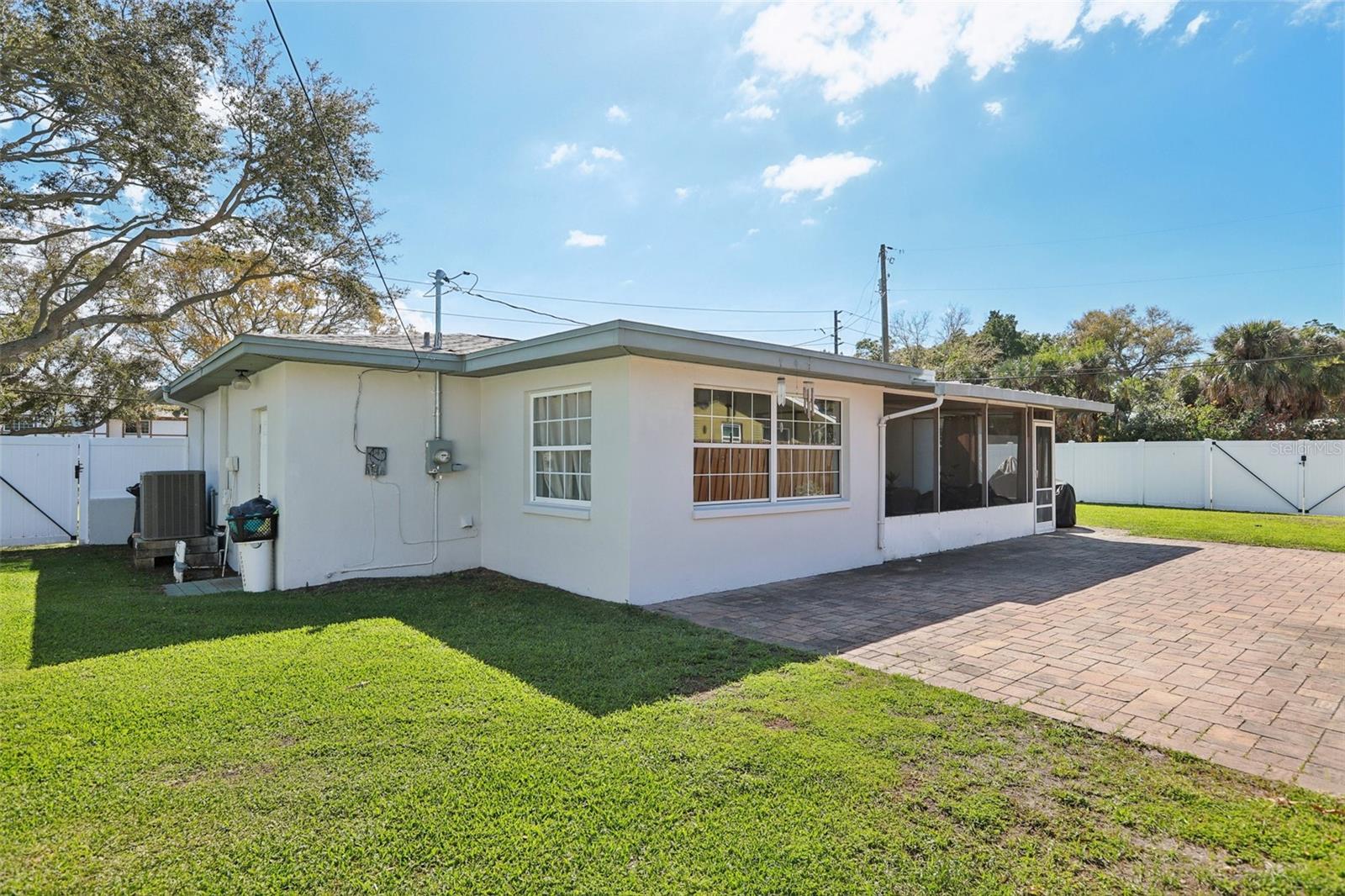 Image 16 of 26 For 699 Pinellas Point Drive S