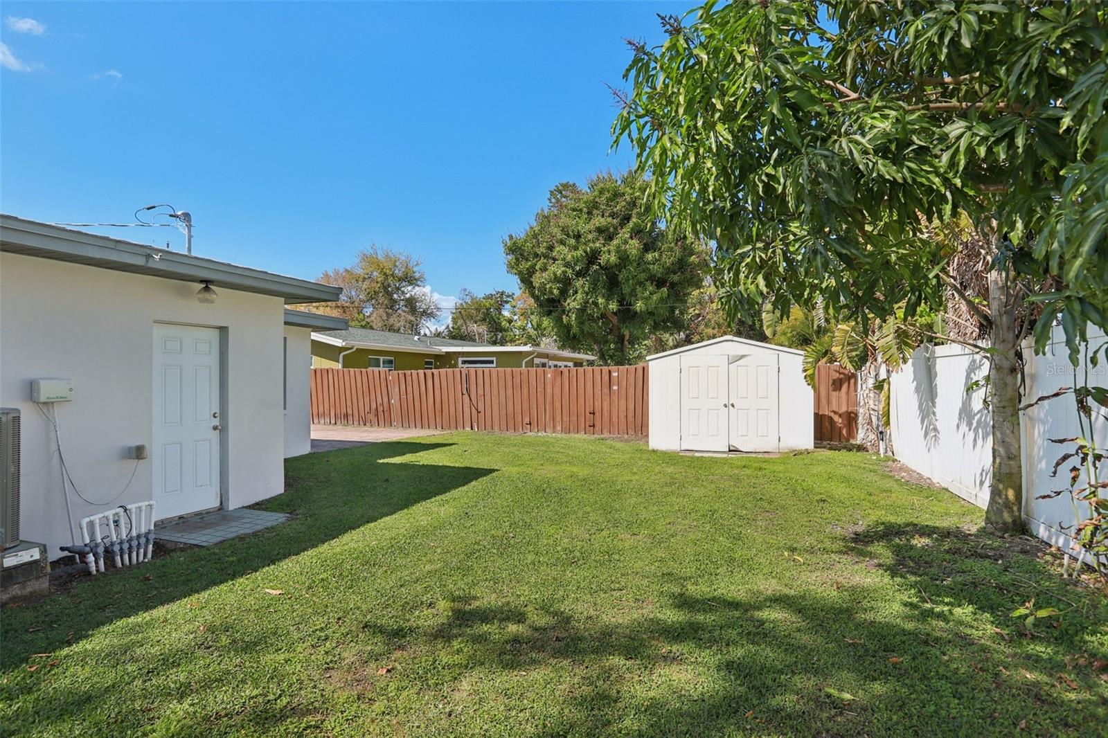 Image 17 of 26 For 699 Pinellas Point Drive S