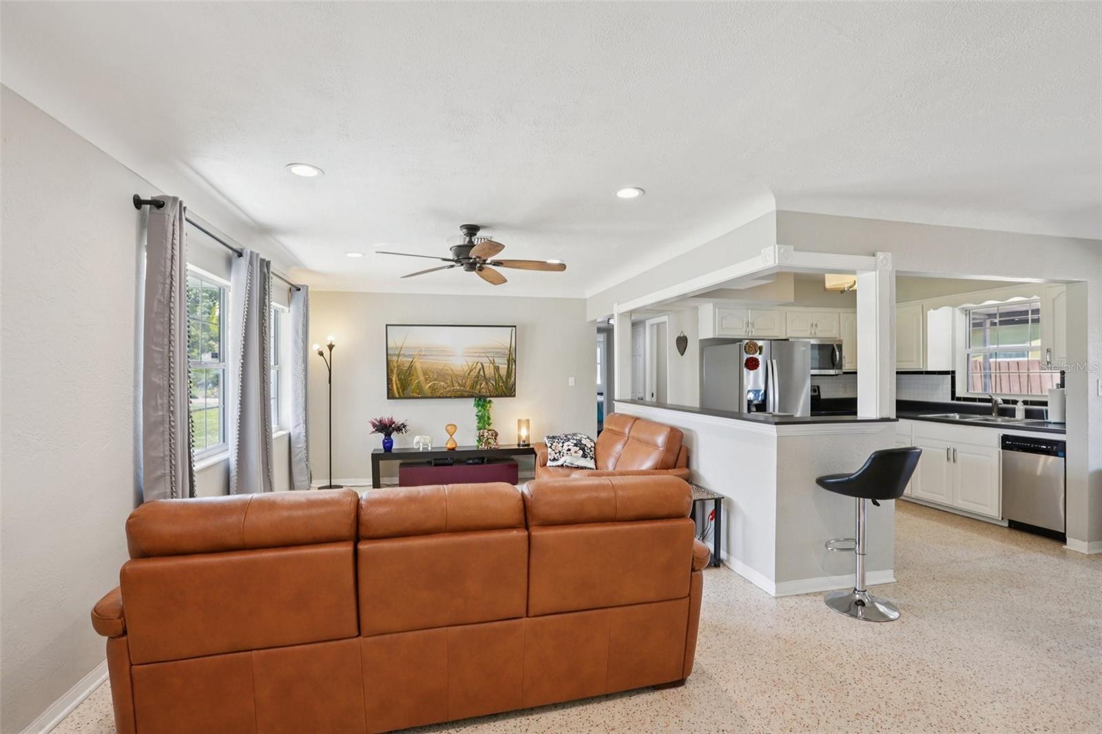 Image 3 of 26 For 699 Pinellas Point Drive S