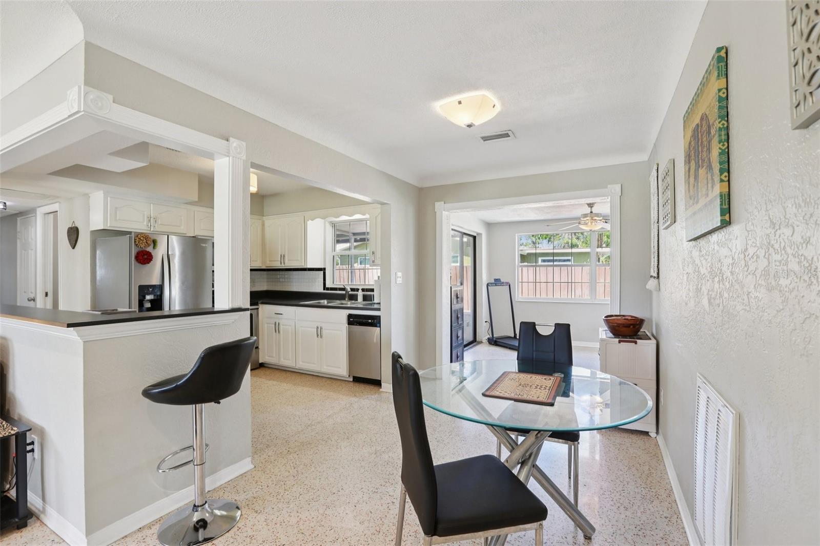 Image 4 of 26 For 699 Pinellas Point Drive S