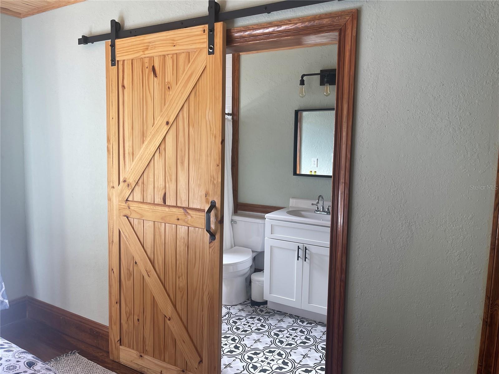 Listing photo id 10 for 2703 9th Street