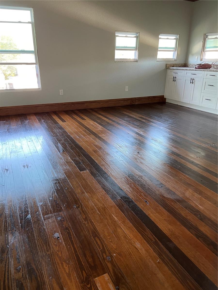 Listing photo id 29 for 2703 9th Street