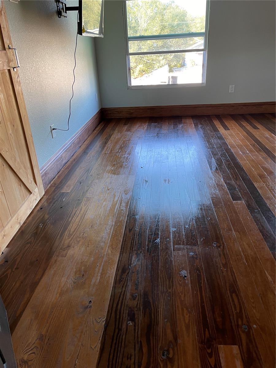 Listing photo id 30 for 2703 9th Street