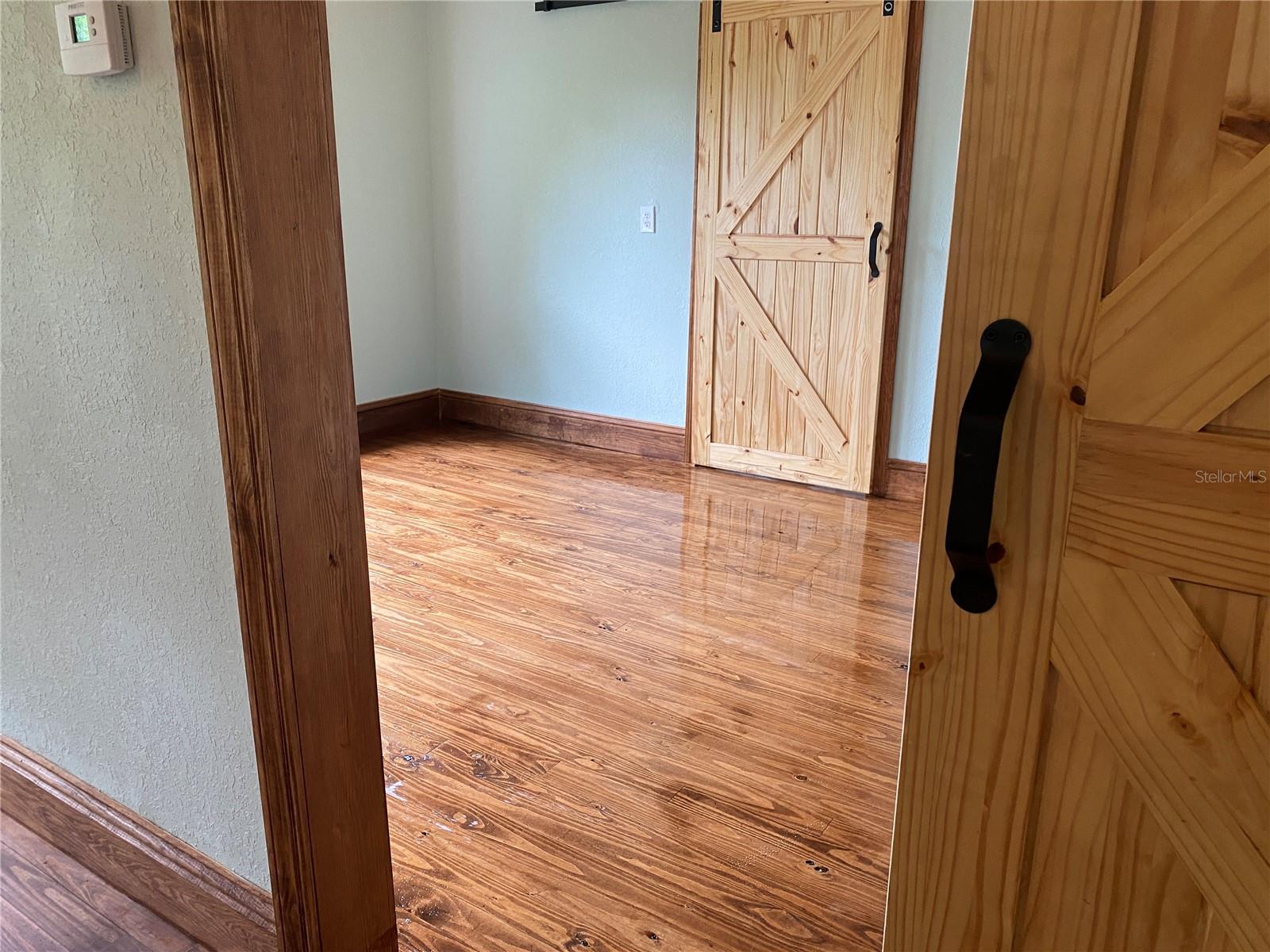 Listing photo id 32 for 2703 9th Street