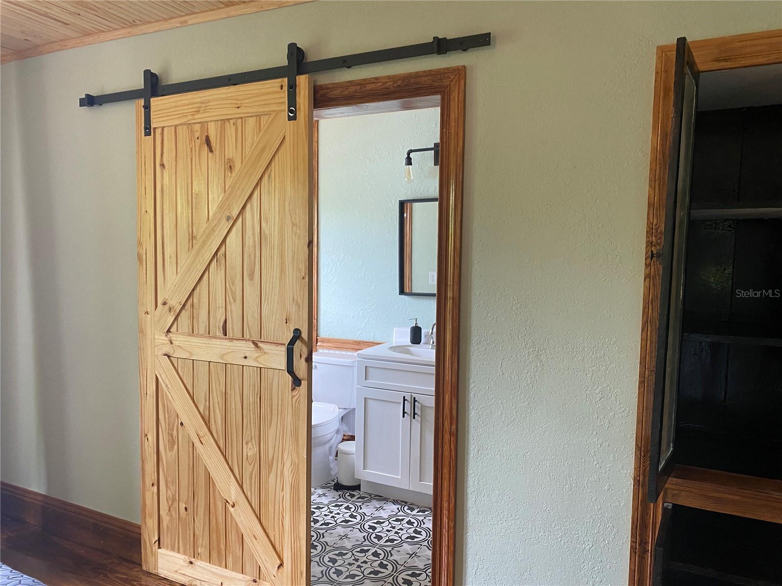 Listing photo id 35 for 2703 9th Street