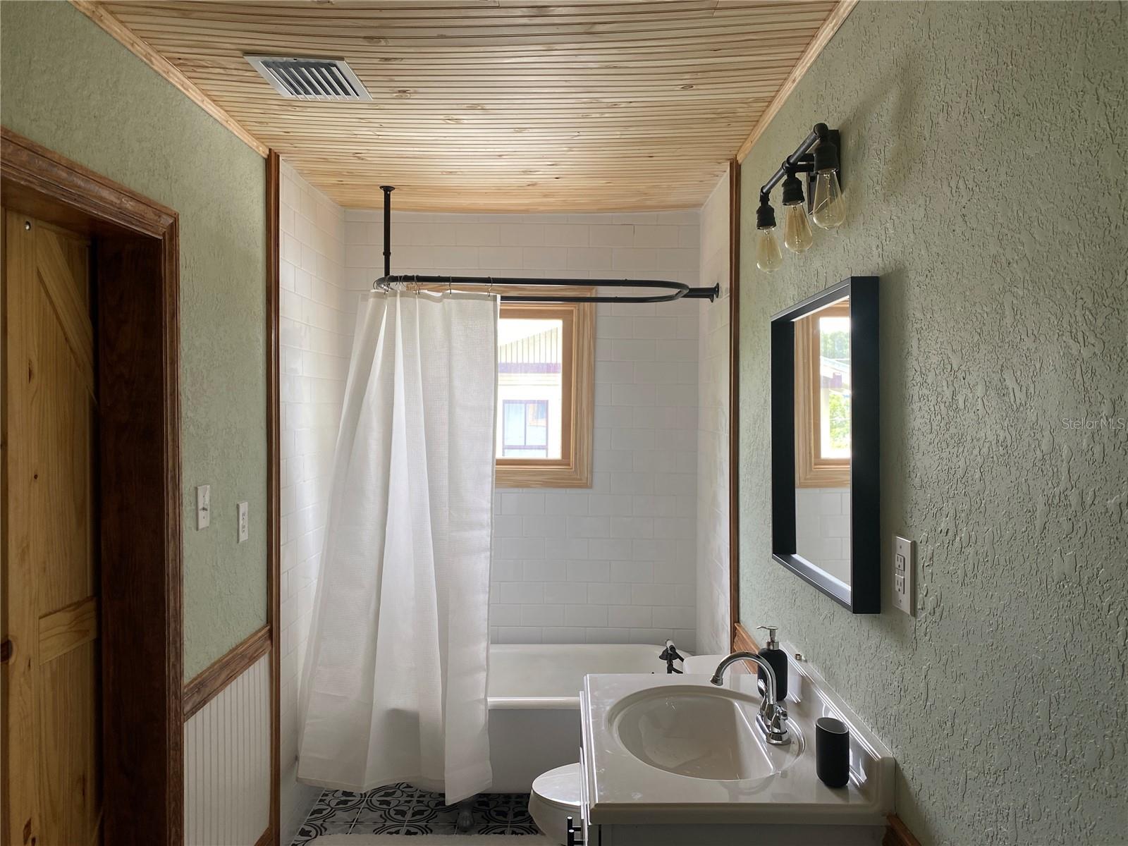 Listing photo id 37 for 2703 9th Street