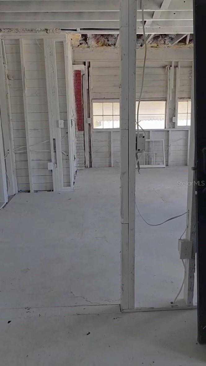 Listing photo id 2 for 2703 9th Street